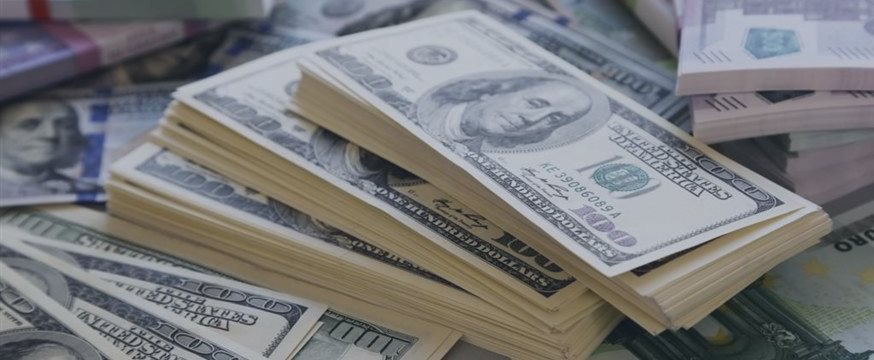 Доллар на момент укрепился, хотя отчеты не совпали с прогнозами