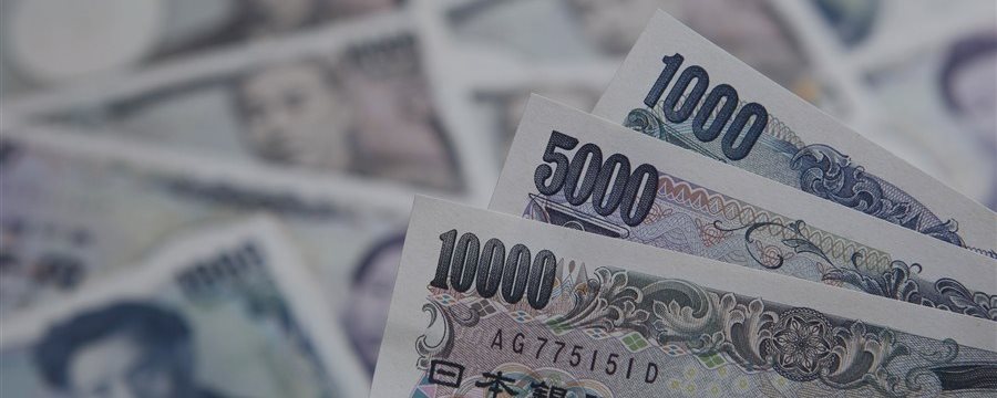 Yen higher as Bank of Japan stands pat