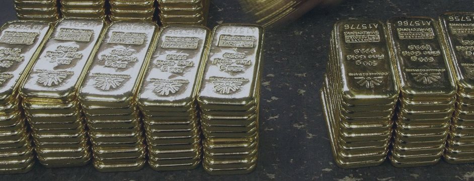 Gold extends gains after downbeat U.S. data