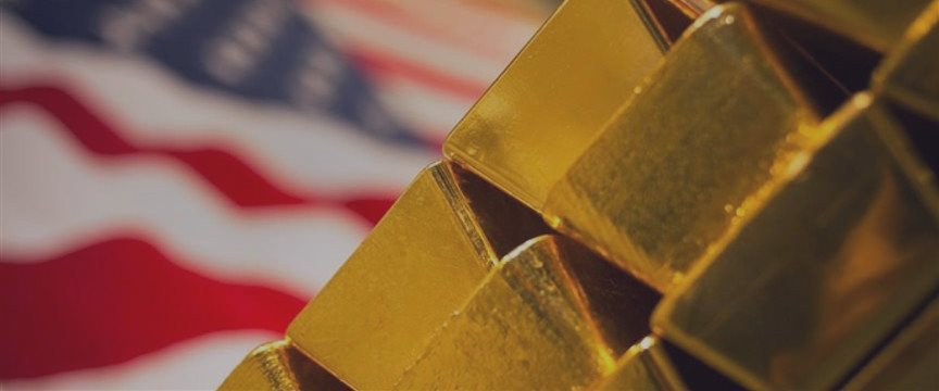 Золото дешевеет в пятницу на данных из США, но выросло по итогам недели