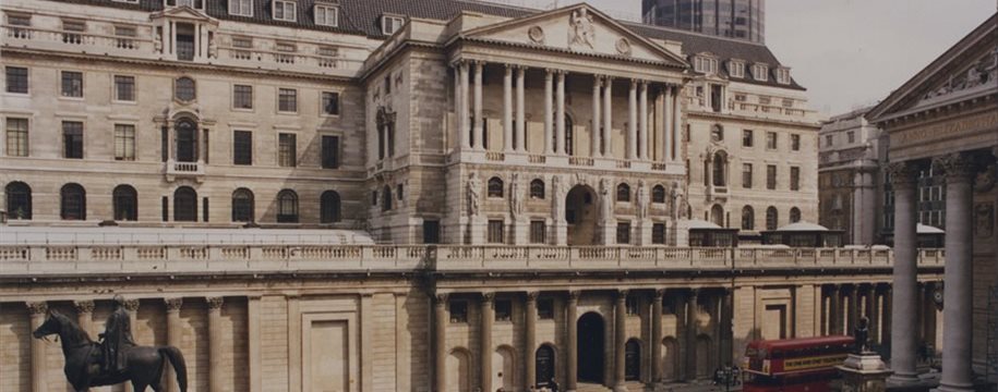 Economists support Bank of England's view there are no dangers from overseas