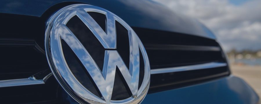 Volkswagen logs €3.48bn operating loss amid emissions scandal