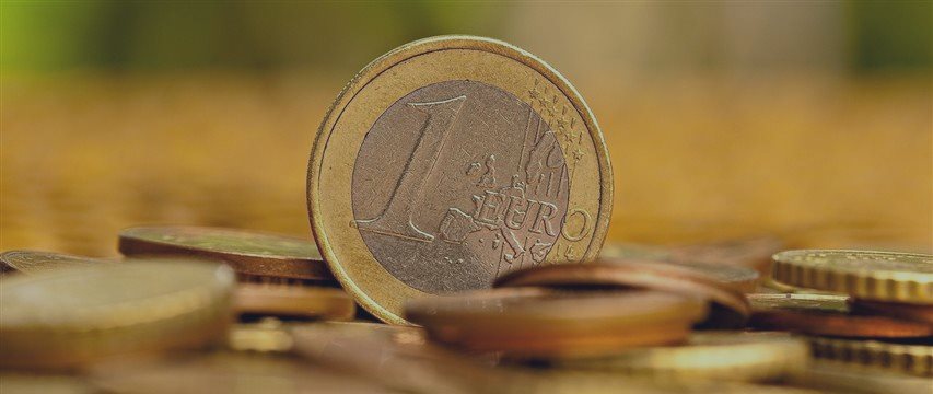Euro slightly higher as eurozone factory growth picks up
