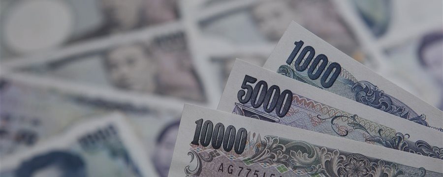 Yen recovers after data; Chinese shares plunge 4%