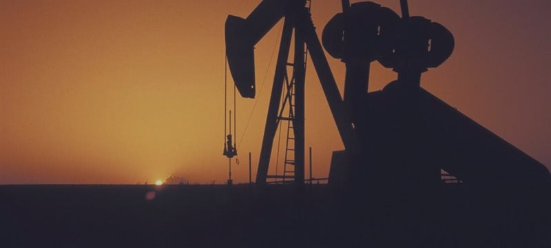Barril de petróleo cai para preço mais baixo dos últimos sete anos