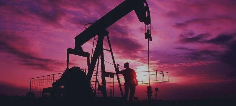 Oil Traded in Narrow Range