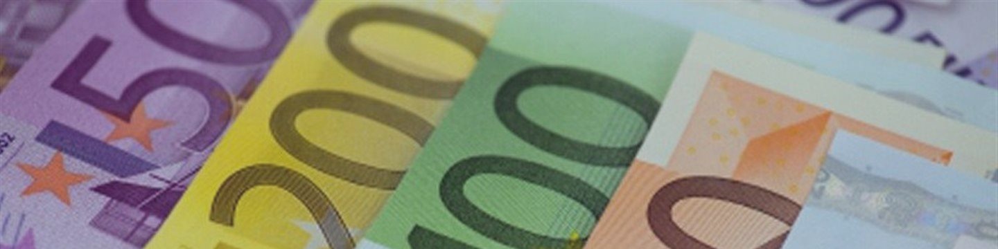 Euro May Fall vs. US Dollar as Data Renews Disparate Policy Bets