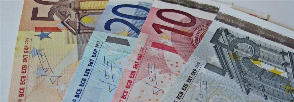 Euro Gains On Monte Paschi State-Rescue Plan