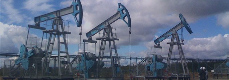 Россия может продлить сделку по сокращению нефтедобычи - Bloomberg