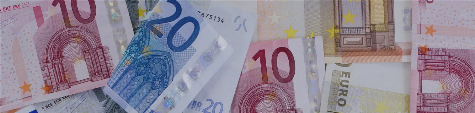 Евро против доллара и иены стал намного спокойнее