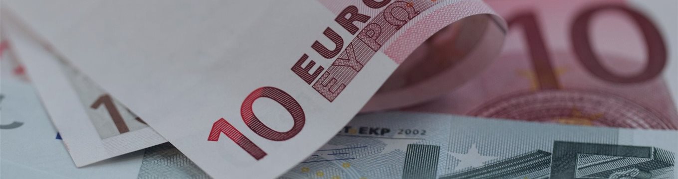 Курс евро превысил 72 рубля впервые с 3 августа
