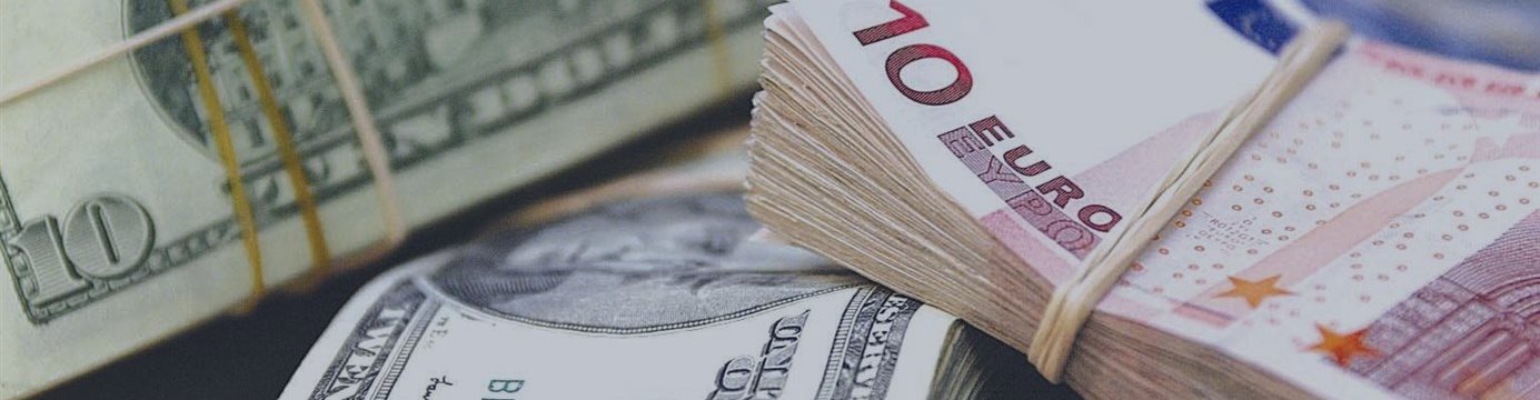 Доллар и евро подешевели почти на 1 рубль