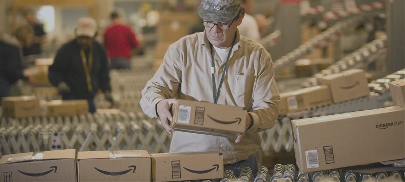 Amazon откроет первый реальный магазин в Нью-Йорке