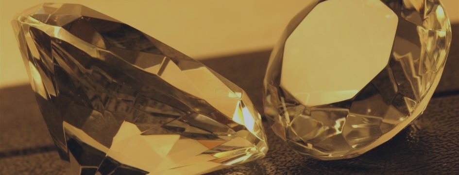 АЛРОСА стремится увеличить продажи флуоресцентных алмазов