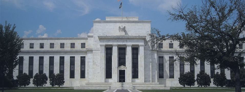 ФРС не спешит поднимать базовую процентную ставку