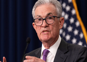 📌 Market Outlook: Quiet Adjustment Ahead of Powell’s Speech